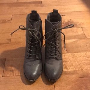 Combat boots w/ heel